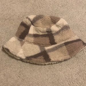 PLAID TEDDY BUCKET HAT